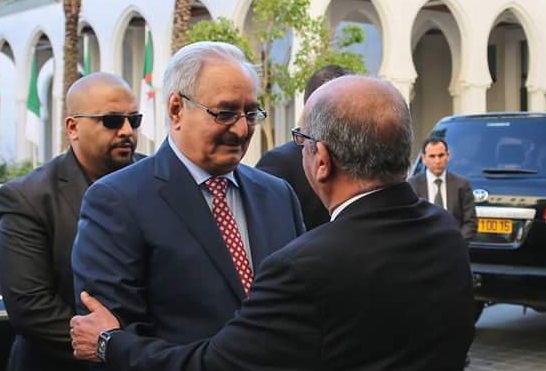 Abdelkader Messahel recevant Khalifa Haftar à Alger. Photo d'archives/D. R.